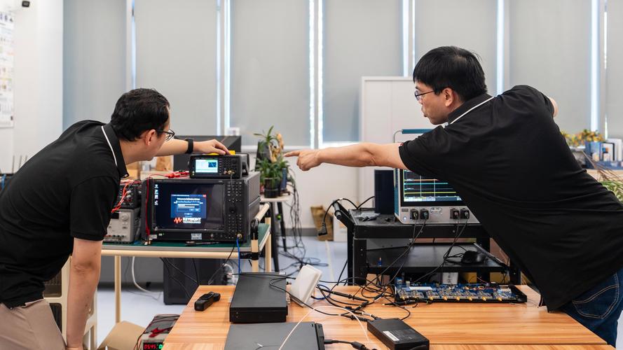 科技项目核心研发团队开放式脑暴现场