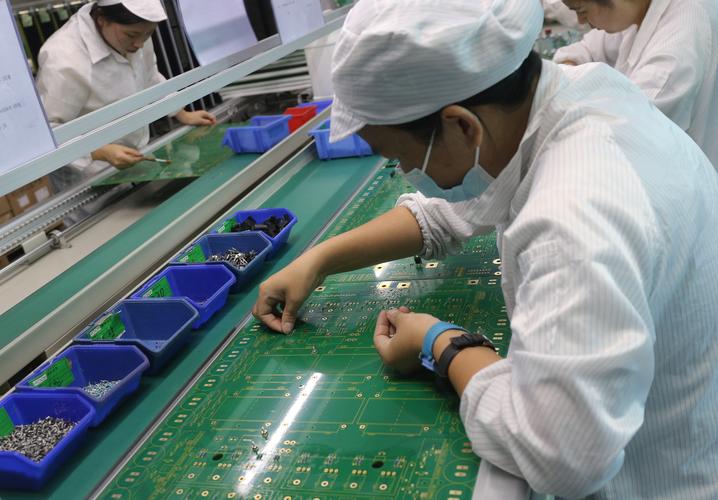 电子厂插件线车间环境细节检查实拍
