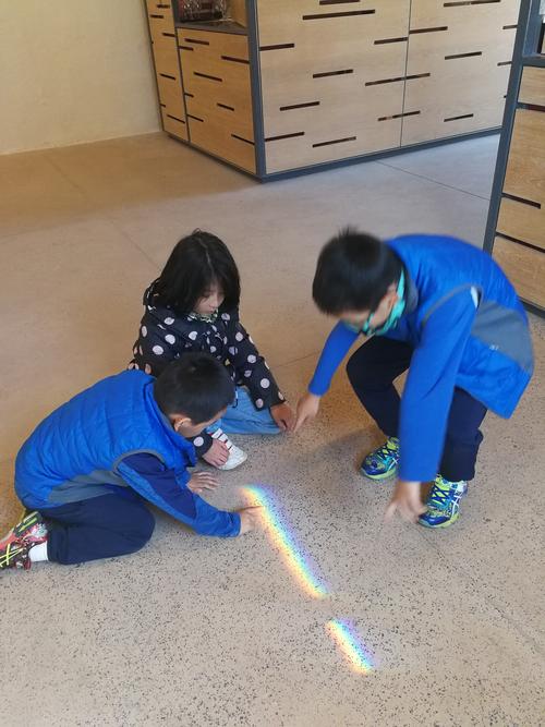 儿童家庭光学实验地板光斑实拍