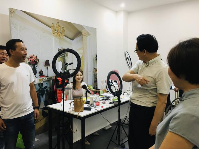 带货主播后台选品对稿日常场景