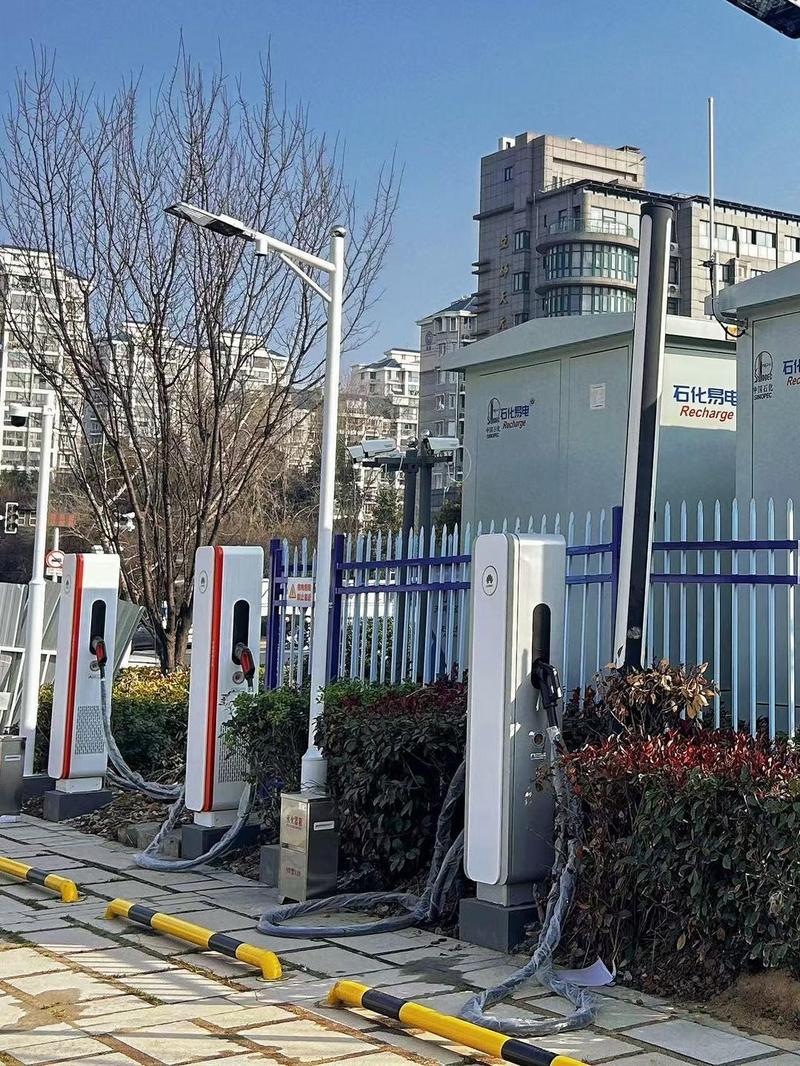 南京江北江边新能源光伏充电站