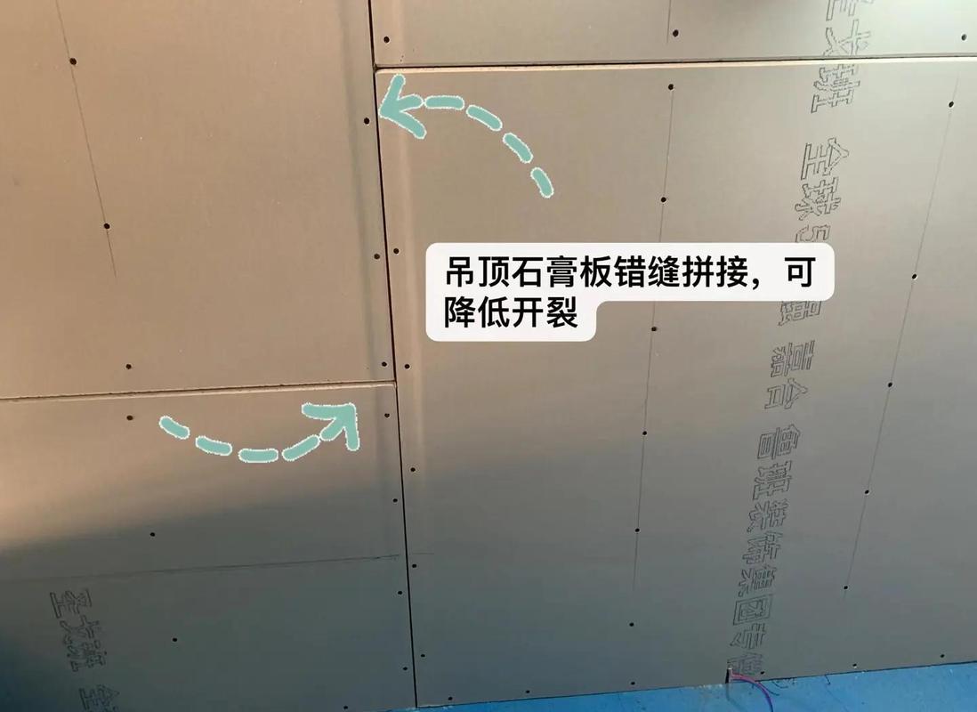 装修现场错误石膏板接缝填缝施工