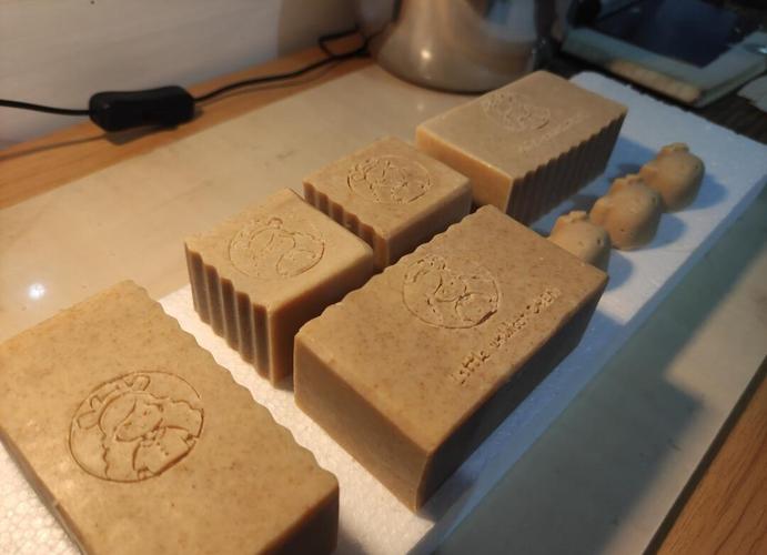 冷制手工皂制作过程实拍