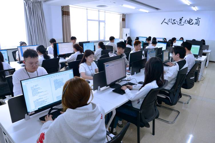 电商售后客服人机协作工位实景