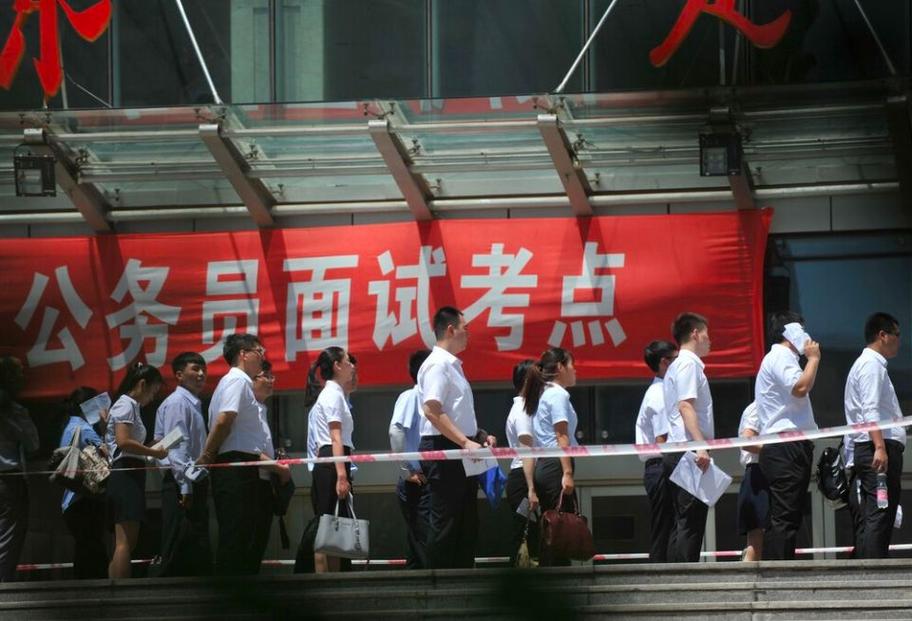 公务员考试笔试考场现场图