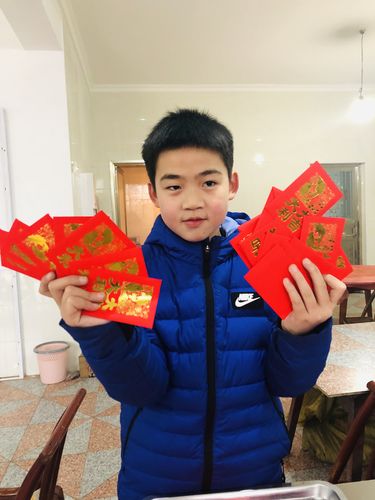 家长给孩子发红包作为考试奖励场景