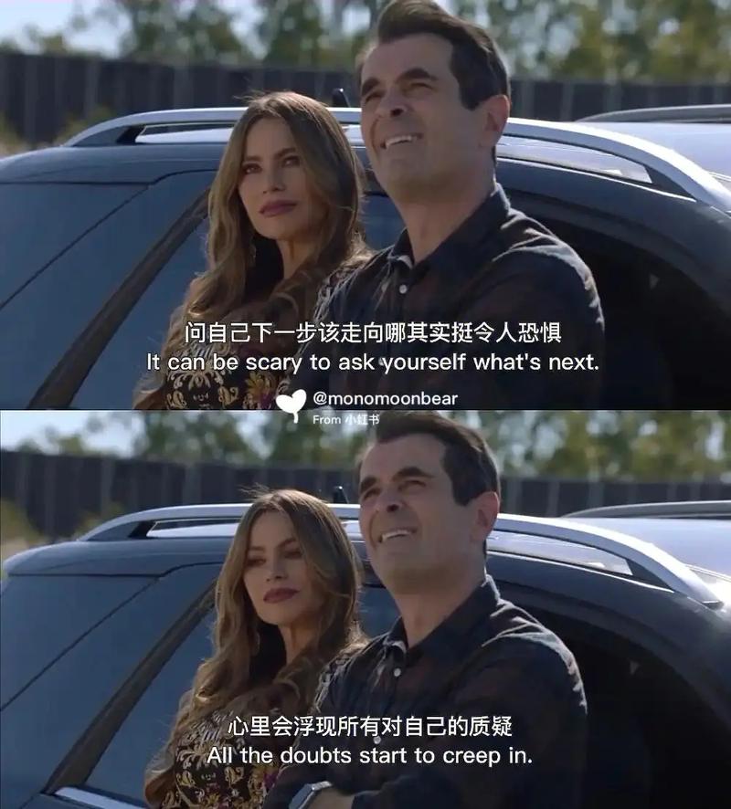 学习者用手机跟读美剧台词的画面