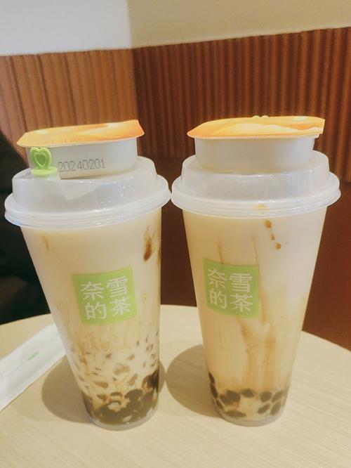 奈雪金色山脉纯茶芝士奶盖实拍