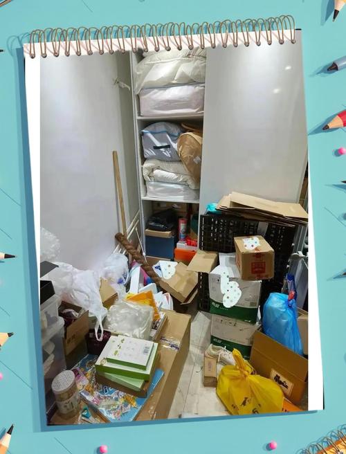 玄关堆快递的杂乱居家日常场景