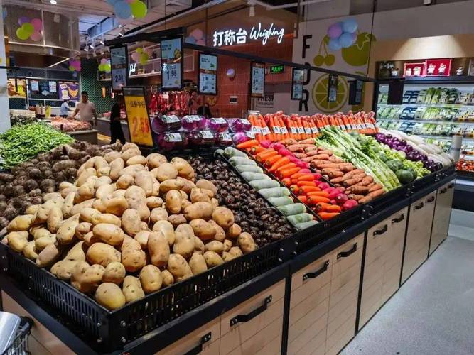 工作日上午空旷的超市蔬菜区实拍