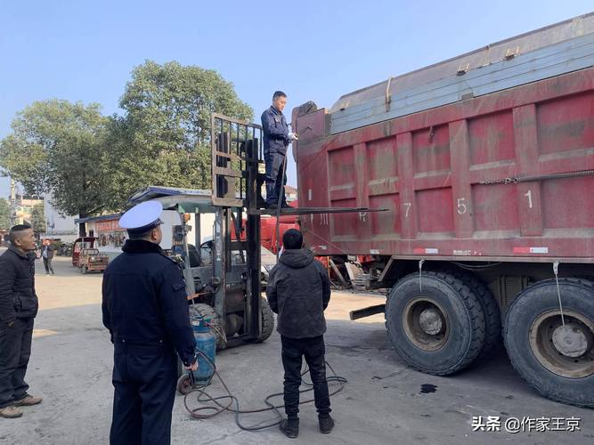 文保单位保护范围内违规切割车辆执法现场照片
