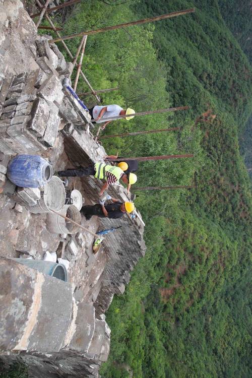 被破坏的联合国教科文组织世界遗产古驿道修复现场