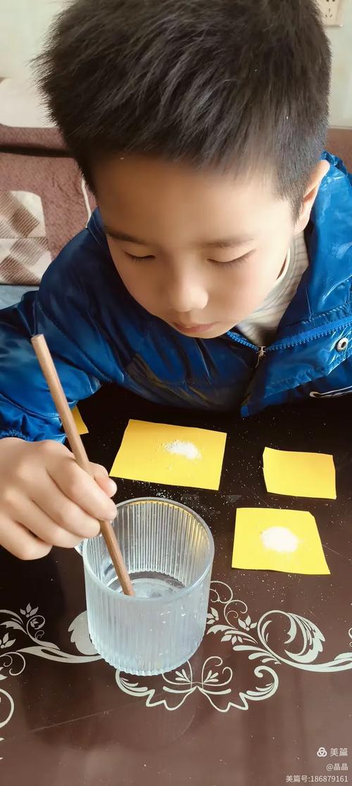 儿童厨房玻璃碗盐溶解饱和实验