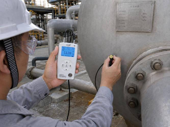 在役压力容器定期检验超声波测厚现场