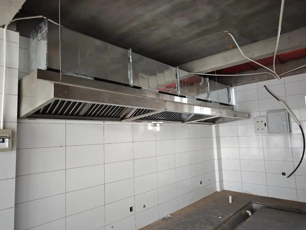 餐饮后厨油烟净化器安装现场管道图