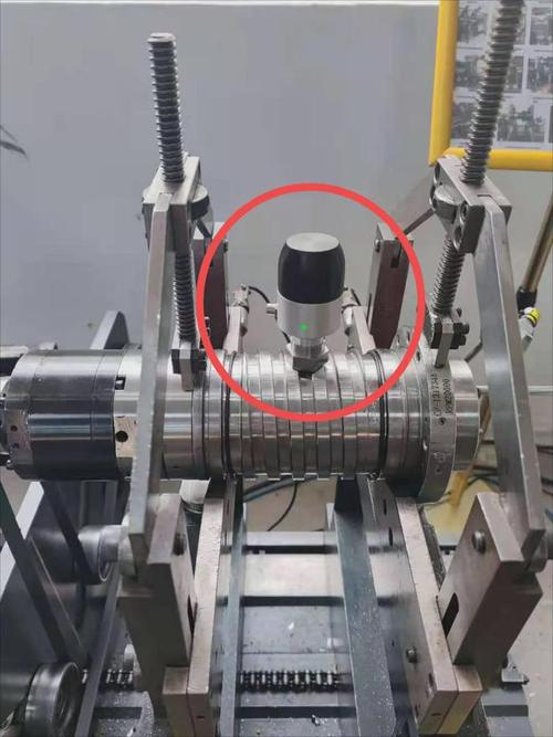 机械车间数控车床刀架智能传感器边缘部署安装实拍