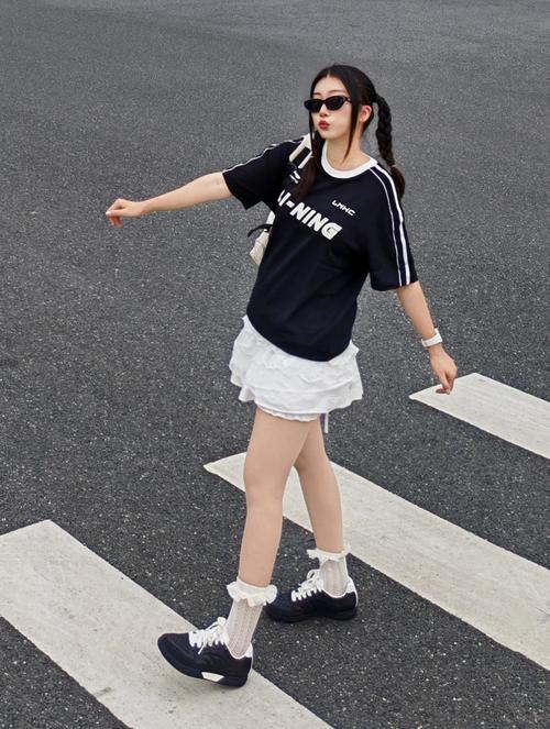 日常街头小个子复古穿搭街拍