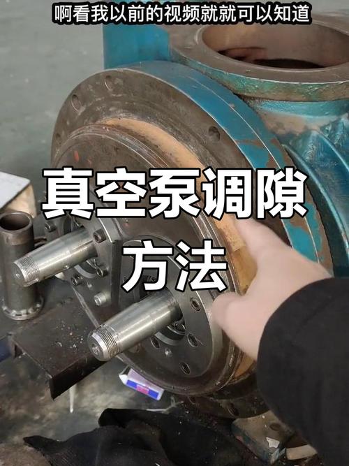 维修师傅测量转向助力泵叶片间隙实操图
