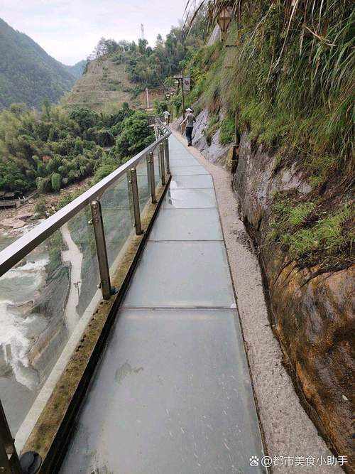 灵山雨中栈道