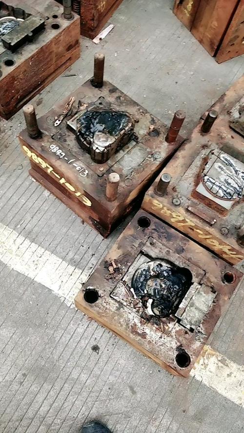 报废工业橡胶模具龟裂实拍