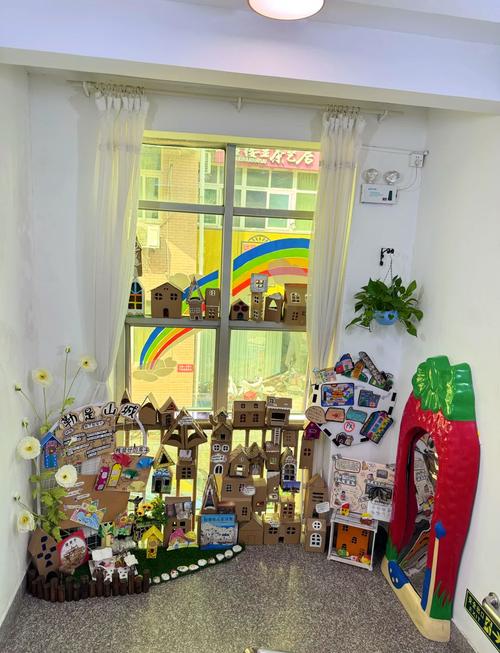 城市家庭玄关儿童手工作品陈列角落