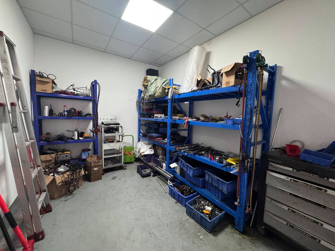 家庭车库小型工业零件加工工位