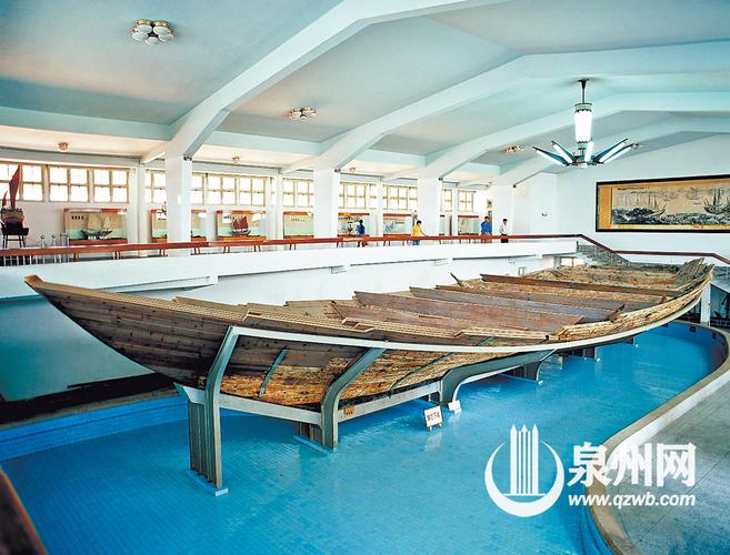 泉州海交馆后院露天宋船残木料