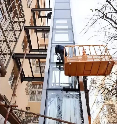 南京老小区旧改加装电梯施工现场