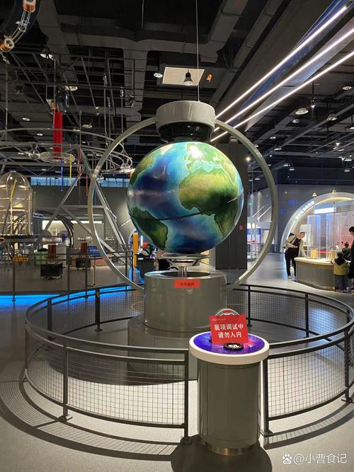 科技馆展项前家长催孩子背知识点的真实场景