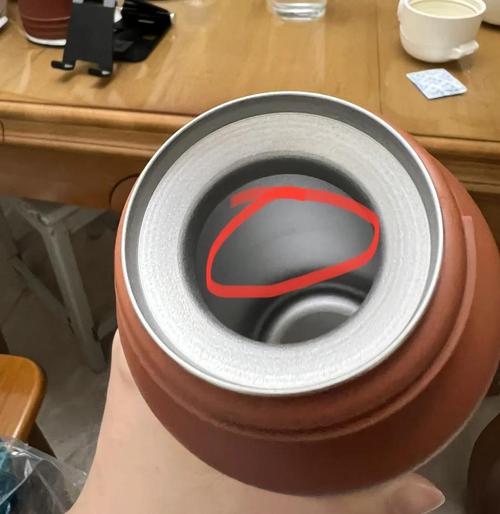 304不锈钢保温杯内壁划痕对比图