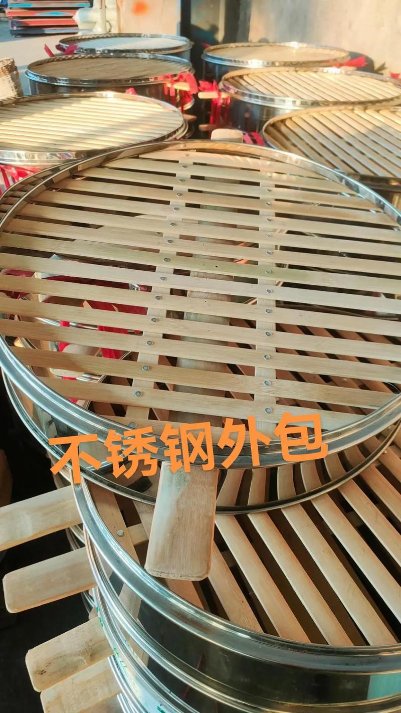 发霉的竹蒸笼对比不锈钢蒸笼