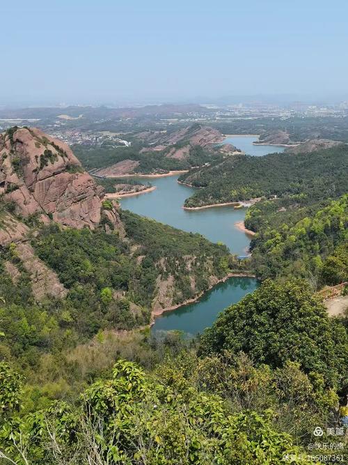 湖北南漳崆峒山山顶远眺漳河水库景