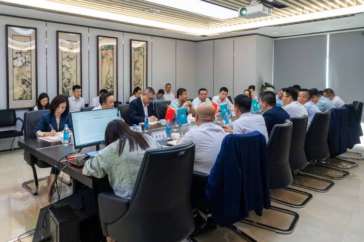 企业跨部门会议冷场尴尬现场实拍