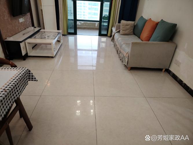 新家装修保洁后干净客厅实景图