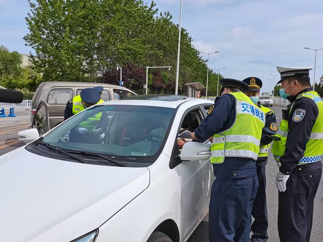 网约车道路运政执法查车现场图