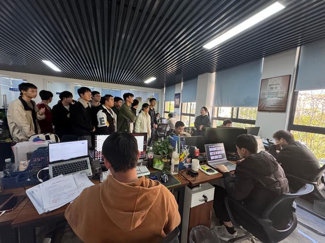 中学生企业开放日参观互联网公司工位实拍