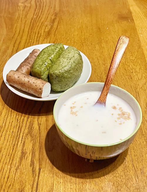 家常早餐豆浆配杂粮馒头实拍