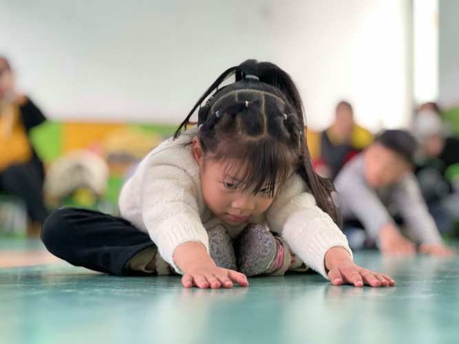三个可落地的小动作，补够孩子的安全感
