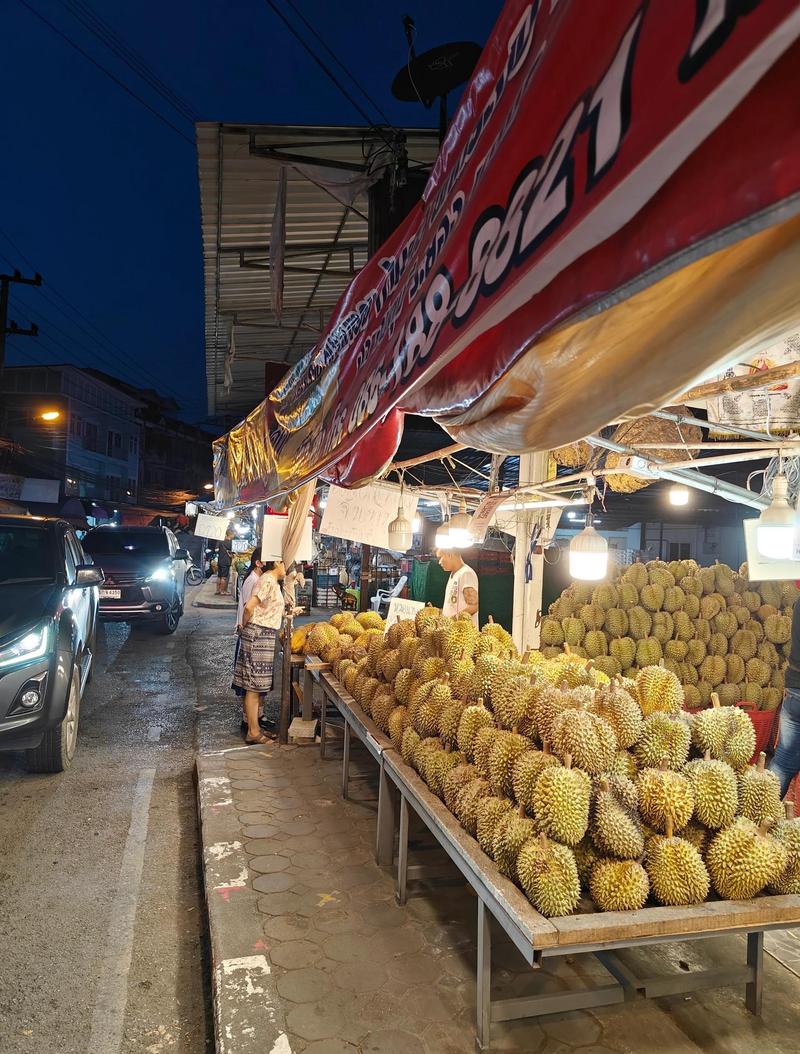 泰国夜市水果摊