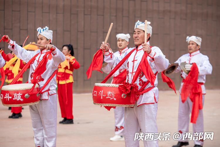 壶口瀑布非遗壶口斗鼓表演现场