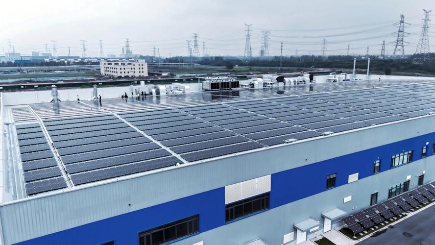 钙钛矿光伏产业化示范基地百兆瓦量产线现场