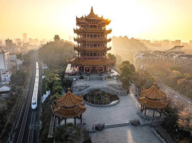武汉黄鹤楼晴日飞檐远景