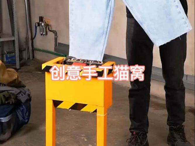 旧牛仔裤改造的流浪猫户外窝