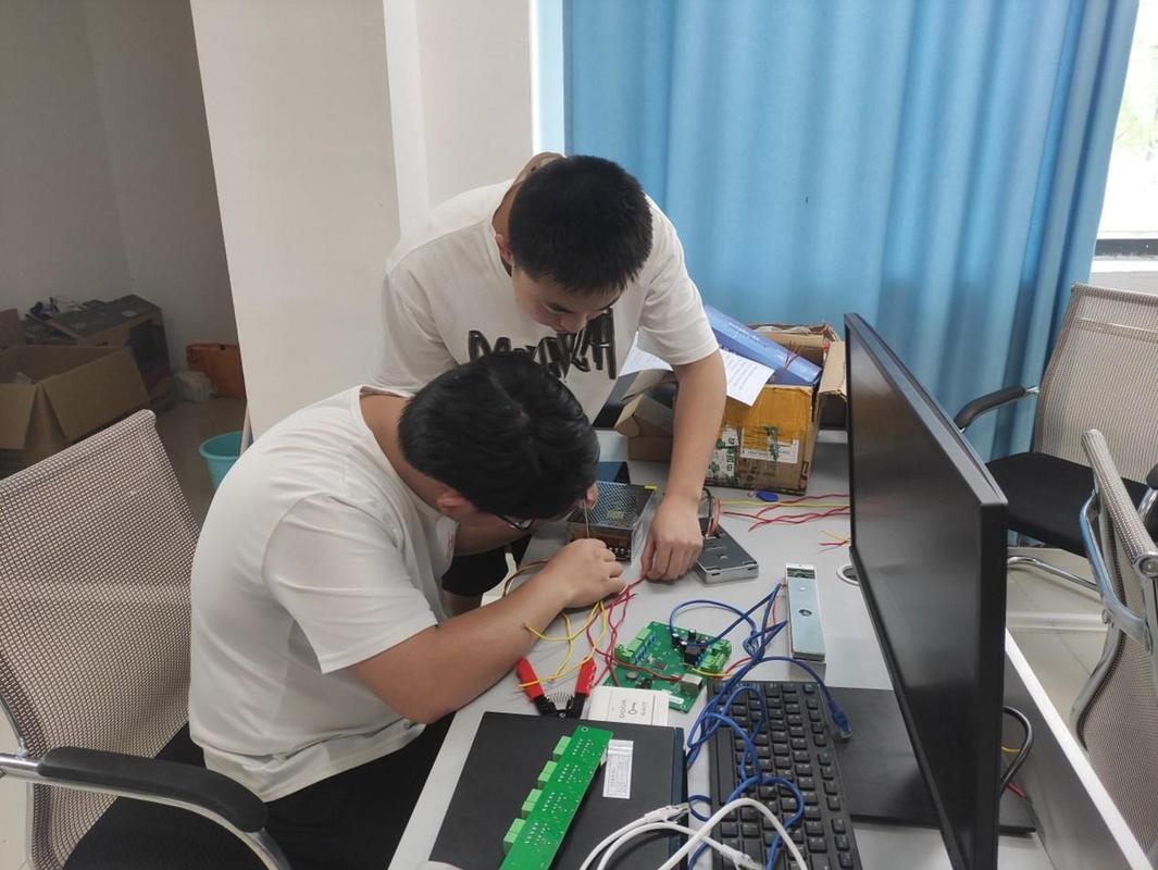 产线集成通讯信号调试现场