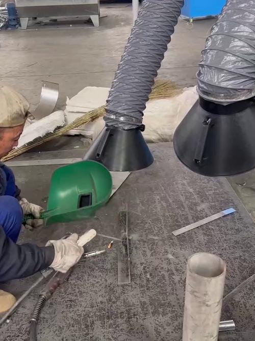 户外桥梁工地移动式焊烟净化器使用图