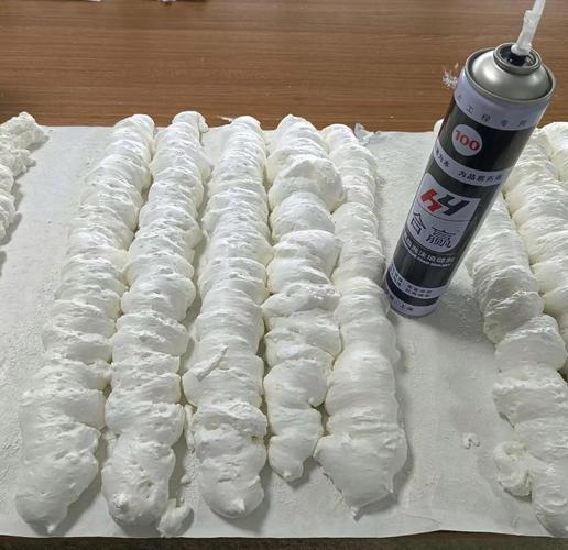 发泡胶挤在硬纸板上固化效果对比图