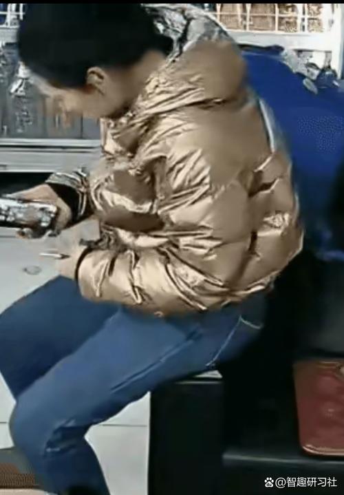 故意损毁财物后受害人手机拍证据现场图