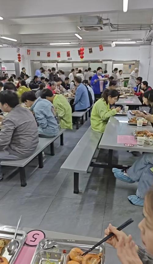 市场现状:大厂吃肉,小厂喝汤?