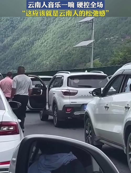 云南昆大丽高速五一堵车现场