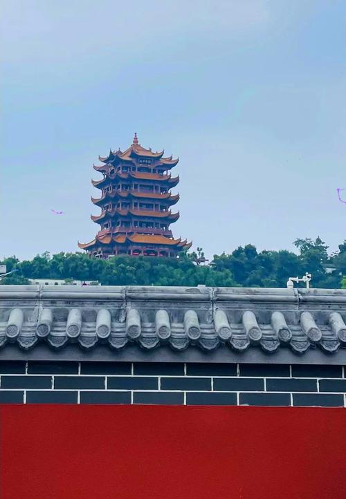 武汉司门口地铁站出口黄鹤楼网红拍照